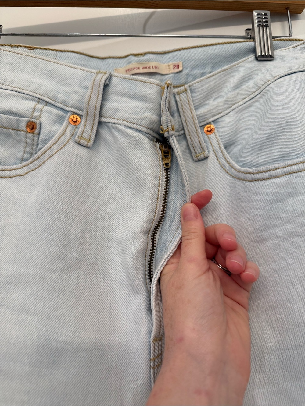 Levi’s Ribcage Wide Leg Jeans Size 28 - Picture 4 of 10